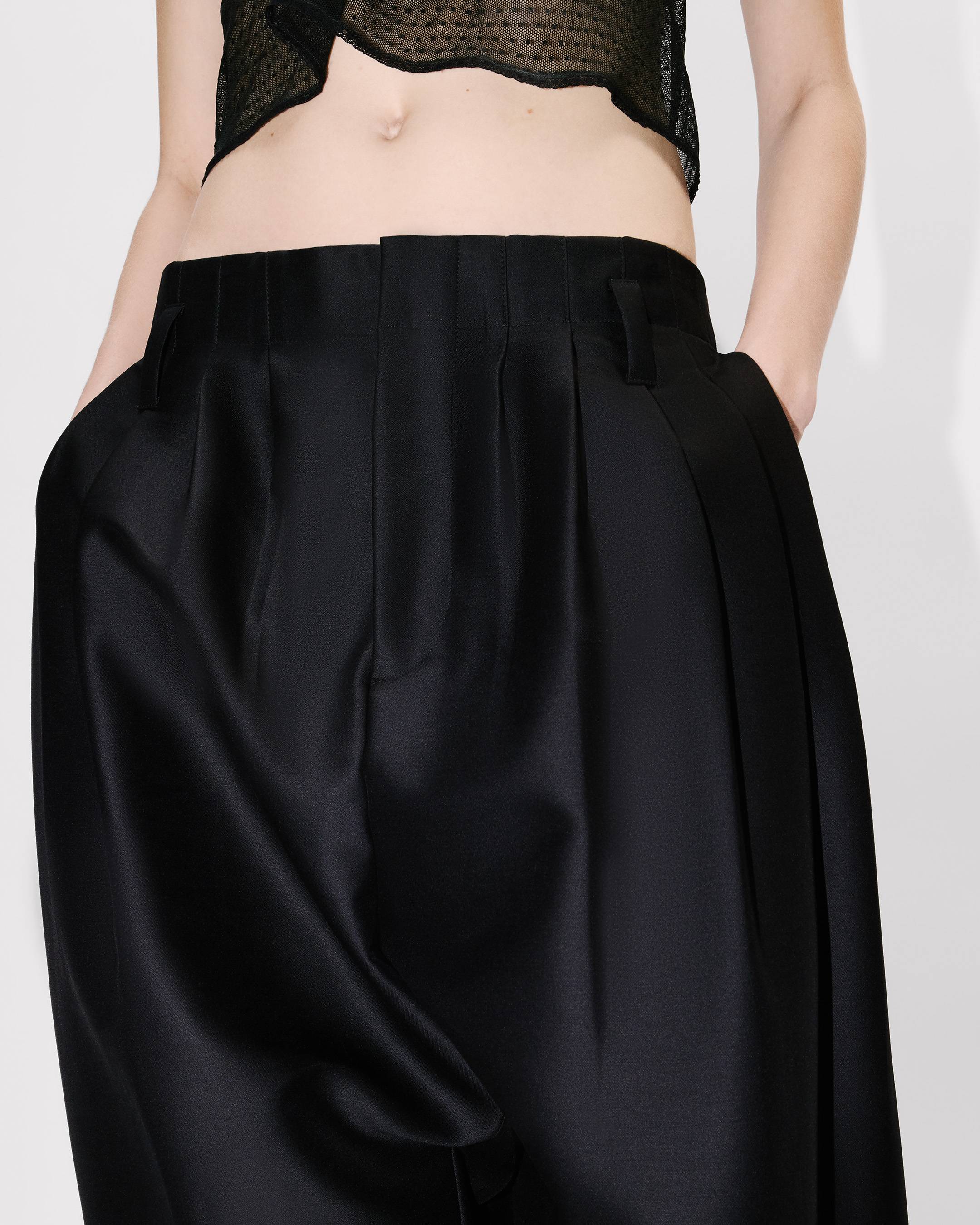 Tailored plaited pants in virgin wool and silk