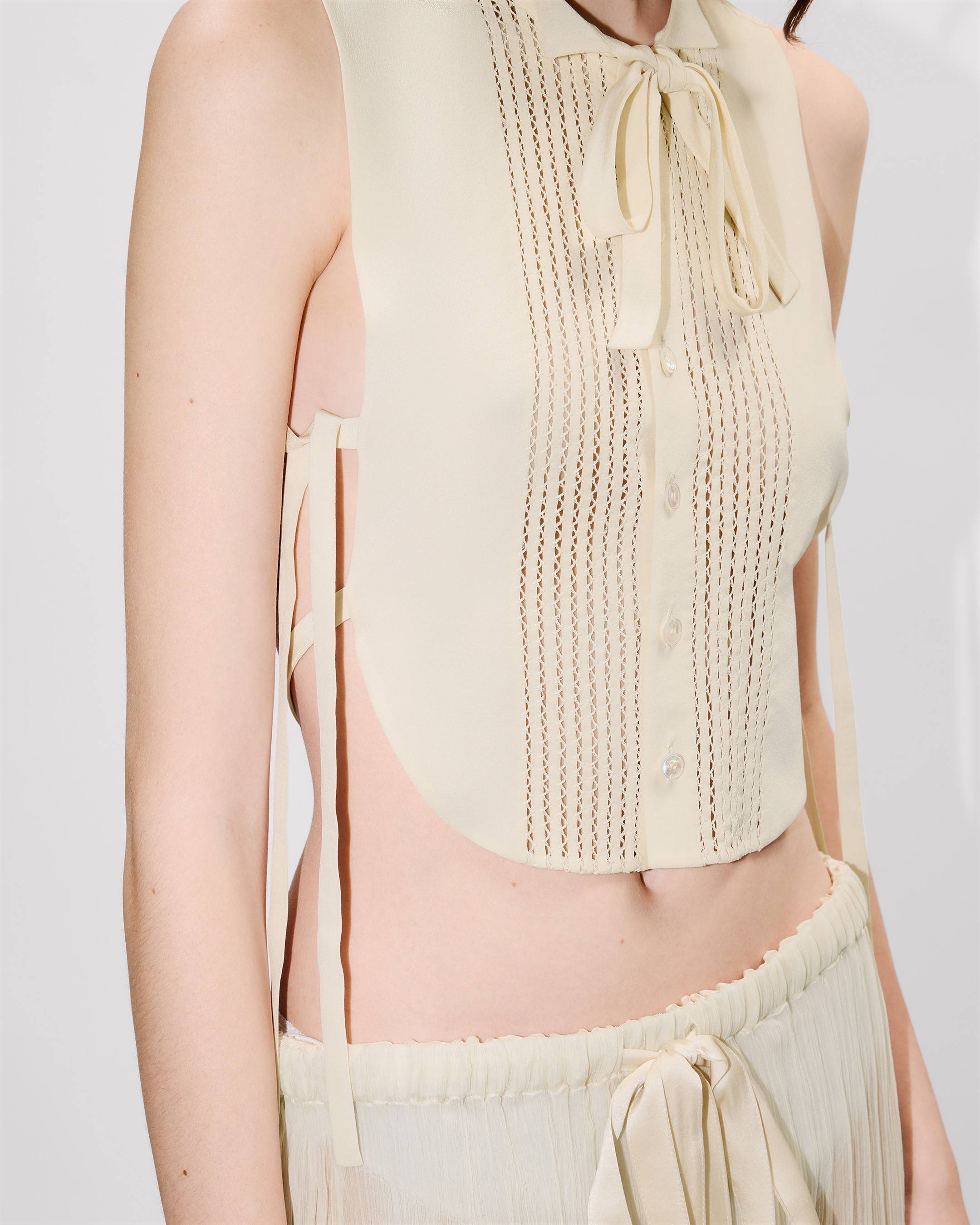 Plastron top in silk