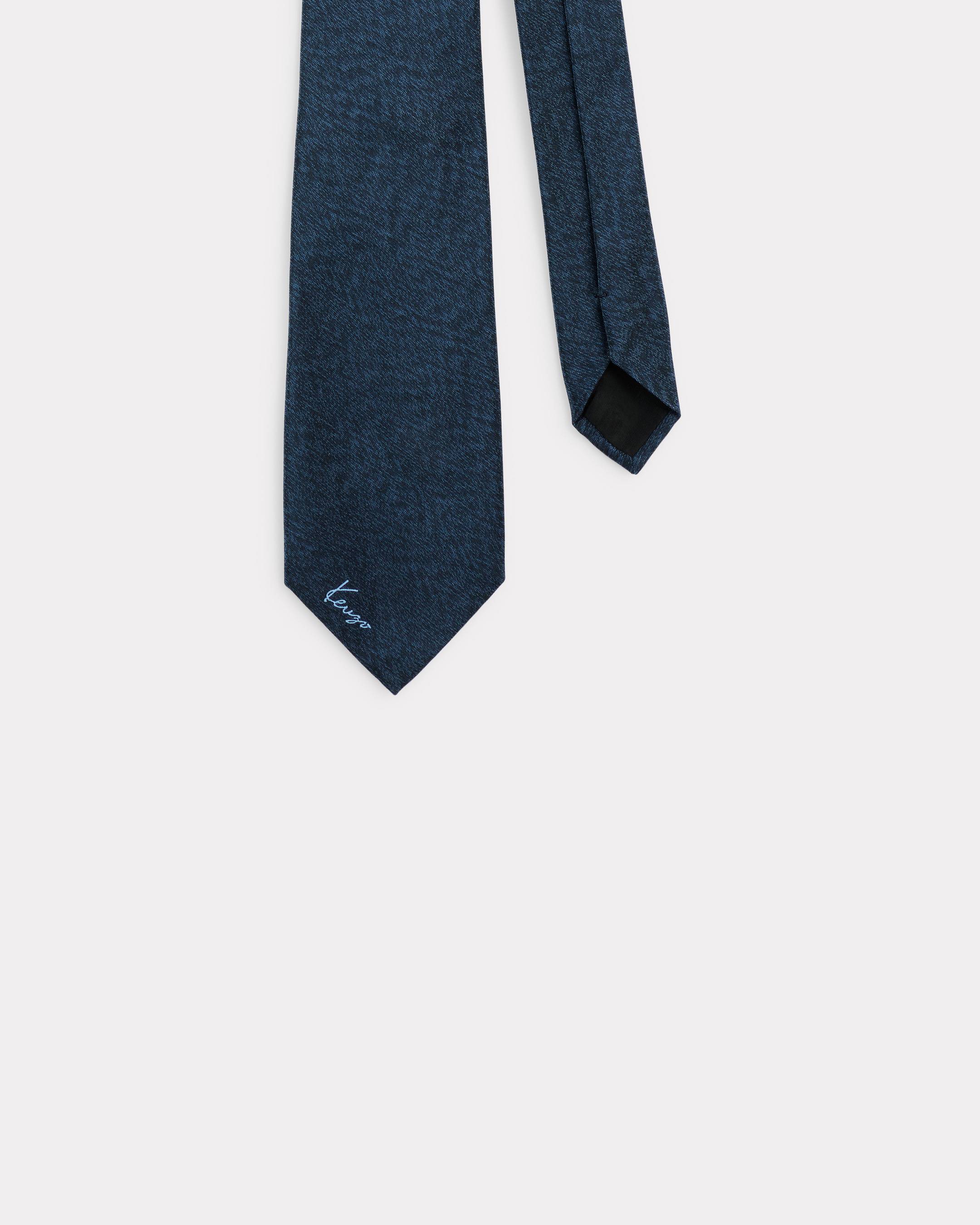 Wide tie in silk
