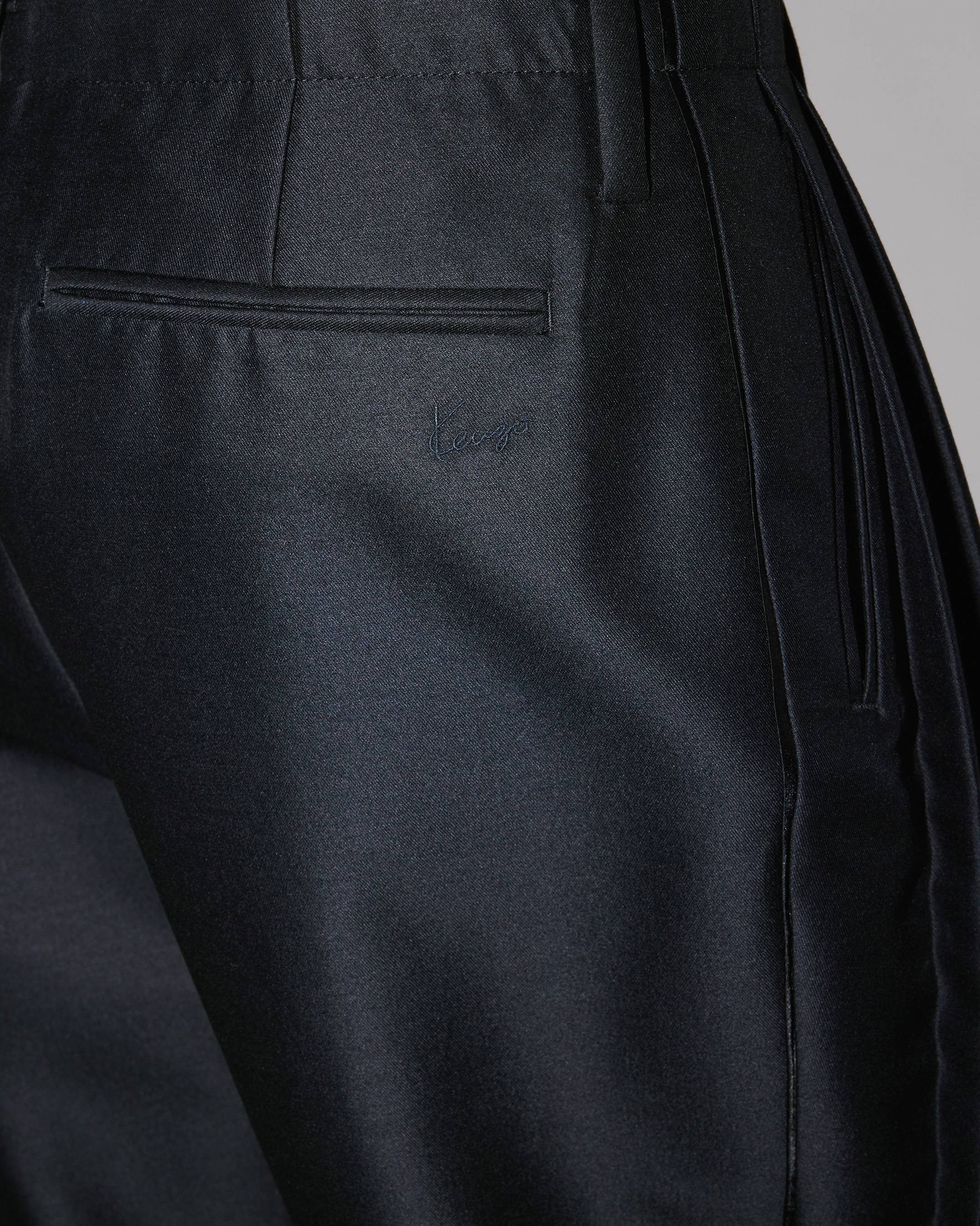 Tailored cropped pleated pants in virgin wool and silk