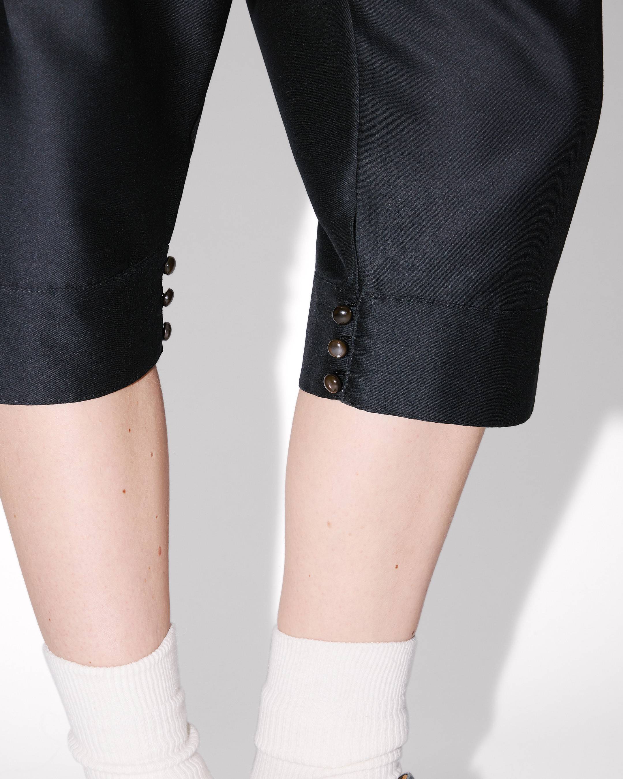 Tailored cropped pleated pants in virgin wool and silk