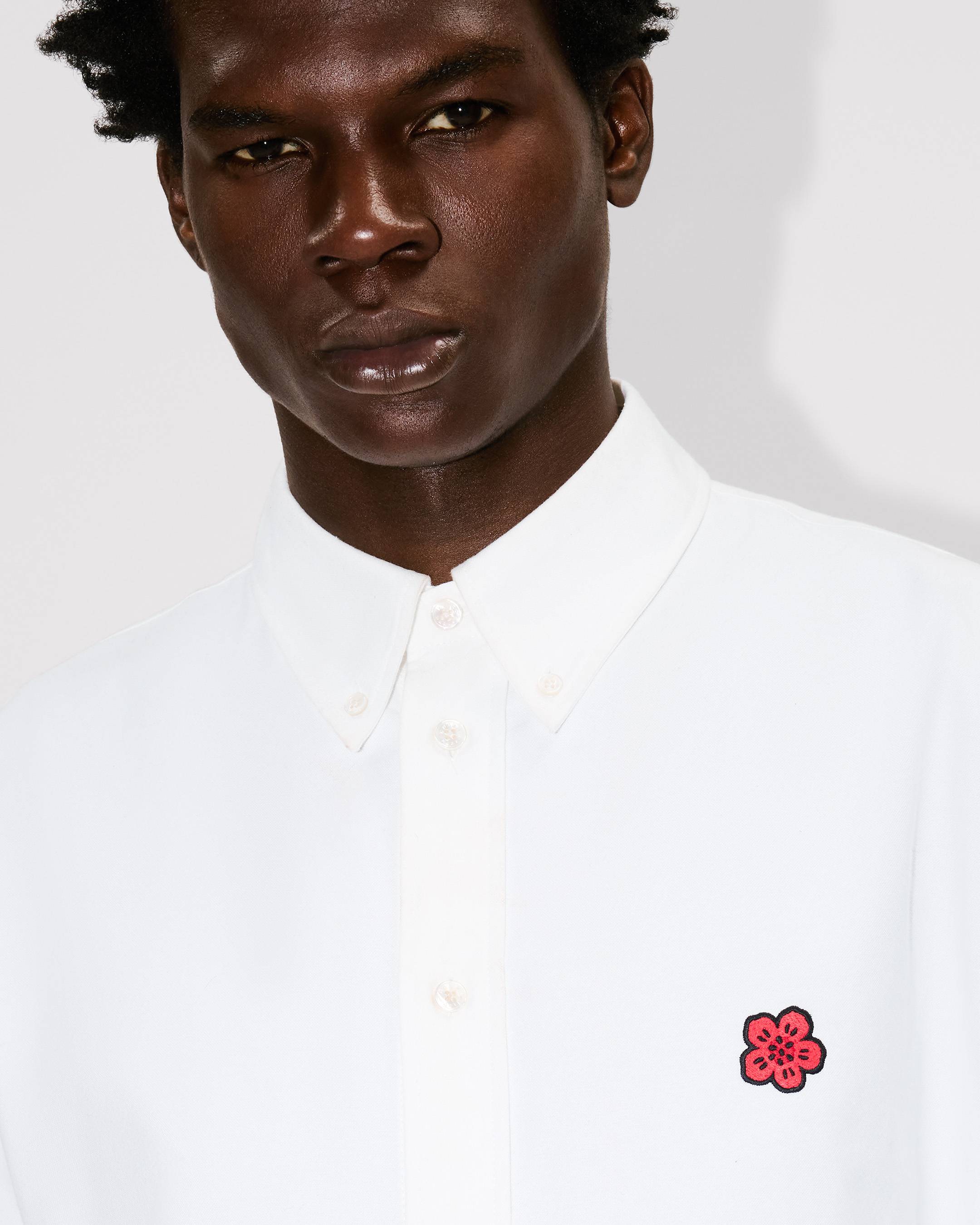 Chemise casual brod&eacute;e 'Boke Flower' en coton oxford