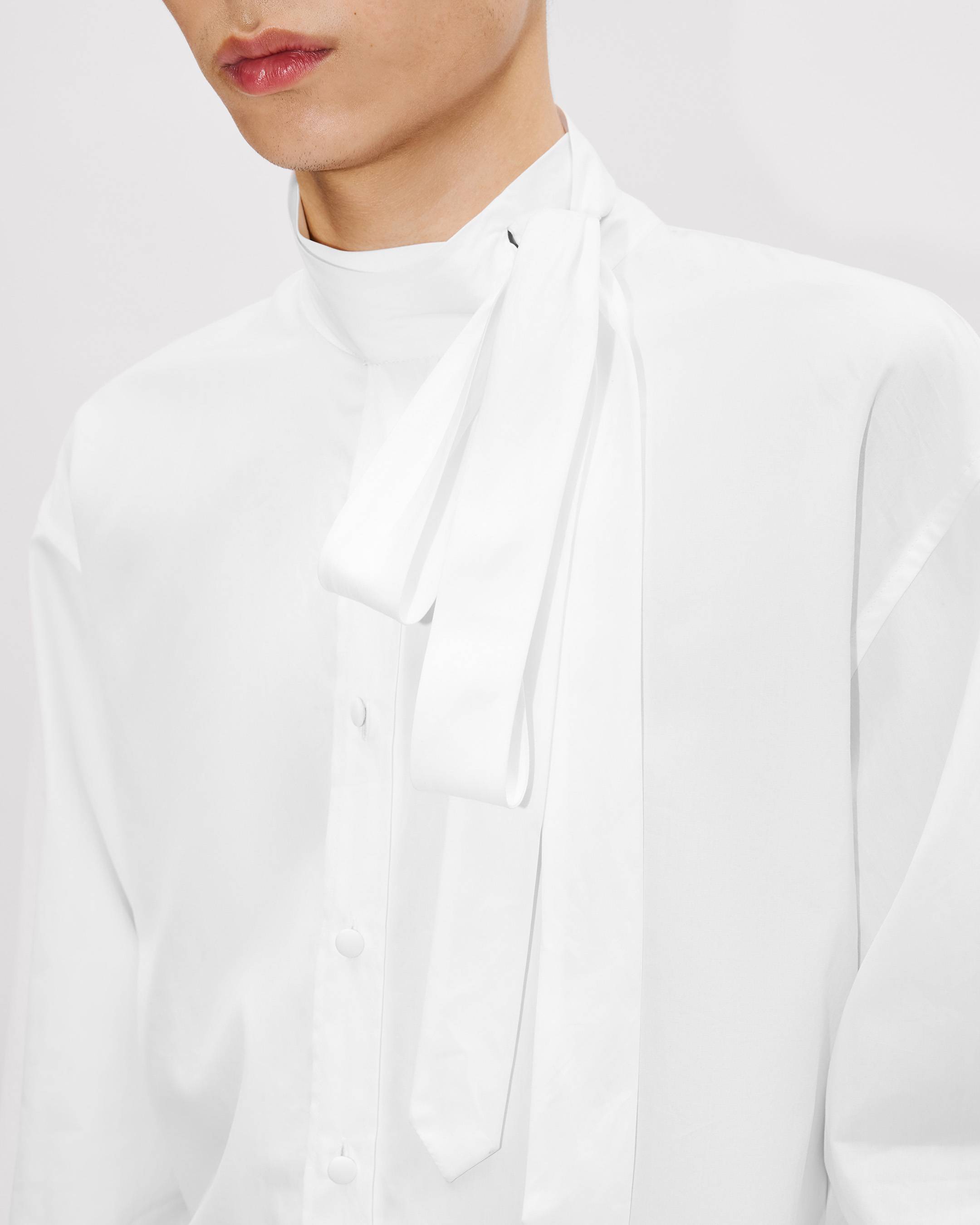 Camisa de algod&oacute;n con cuello lazo