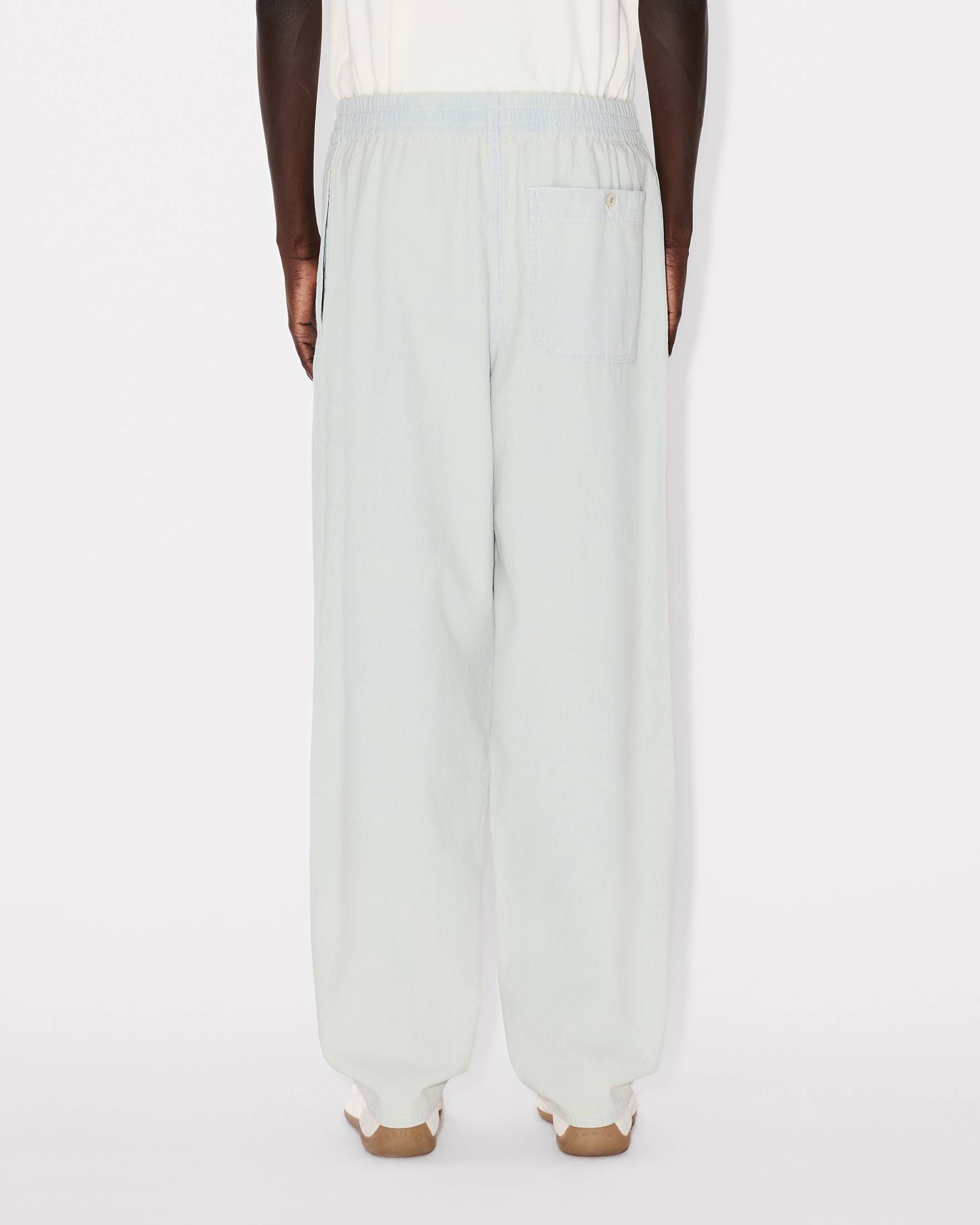 Jogpants in stone bleach chambray