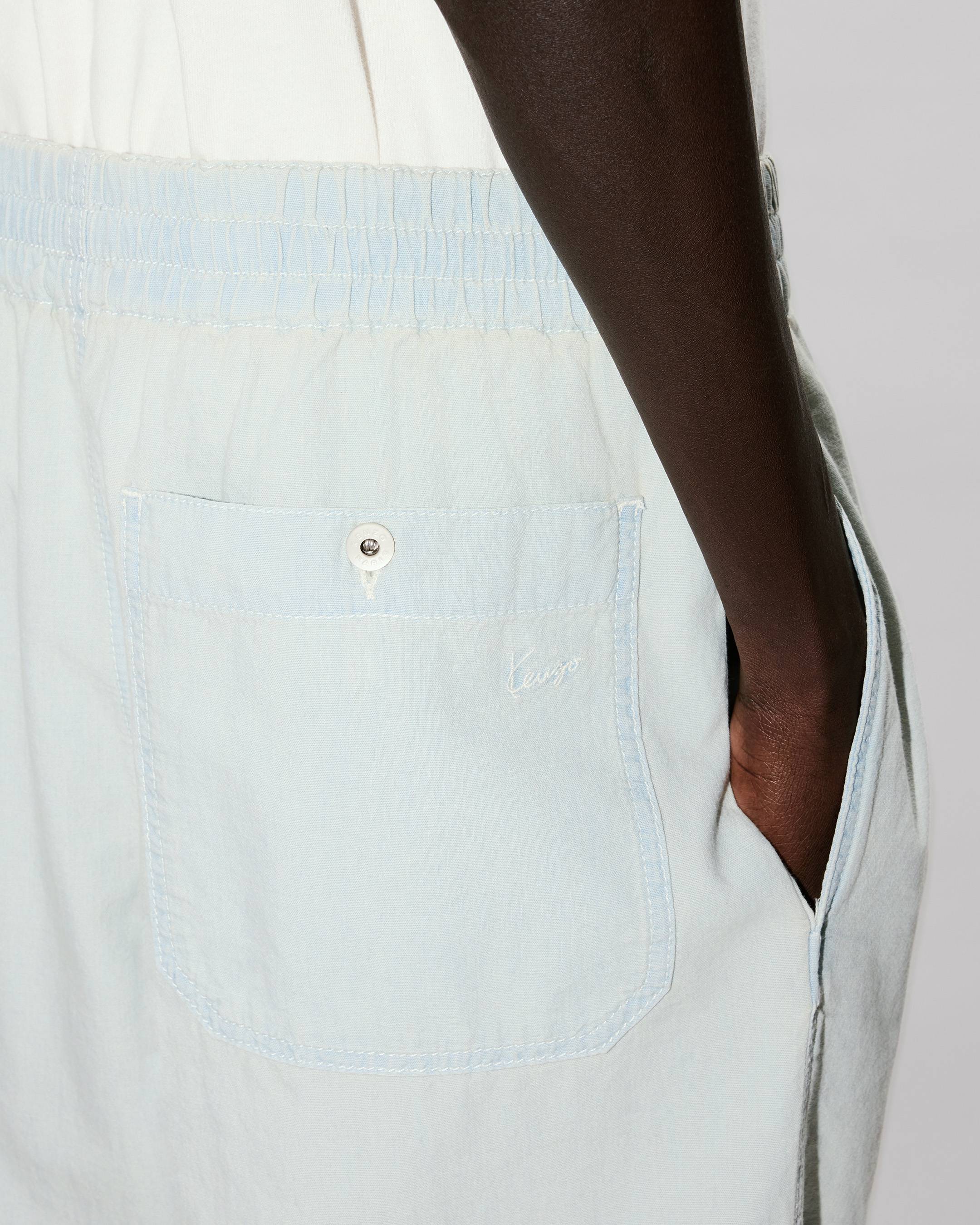 Jogpants in stone bleach chambray