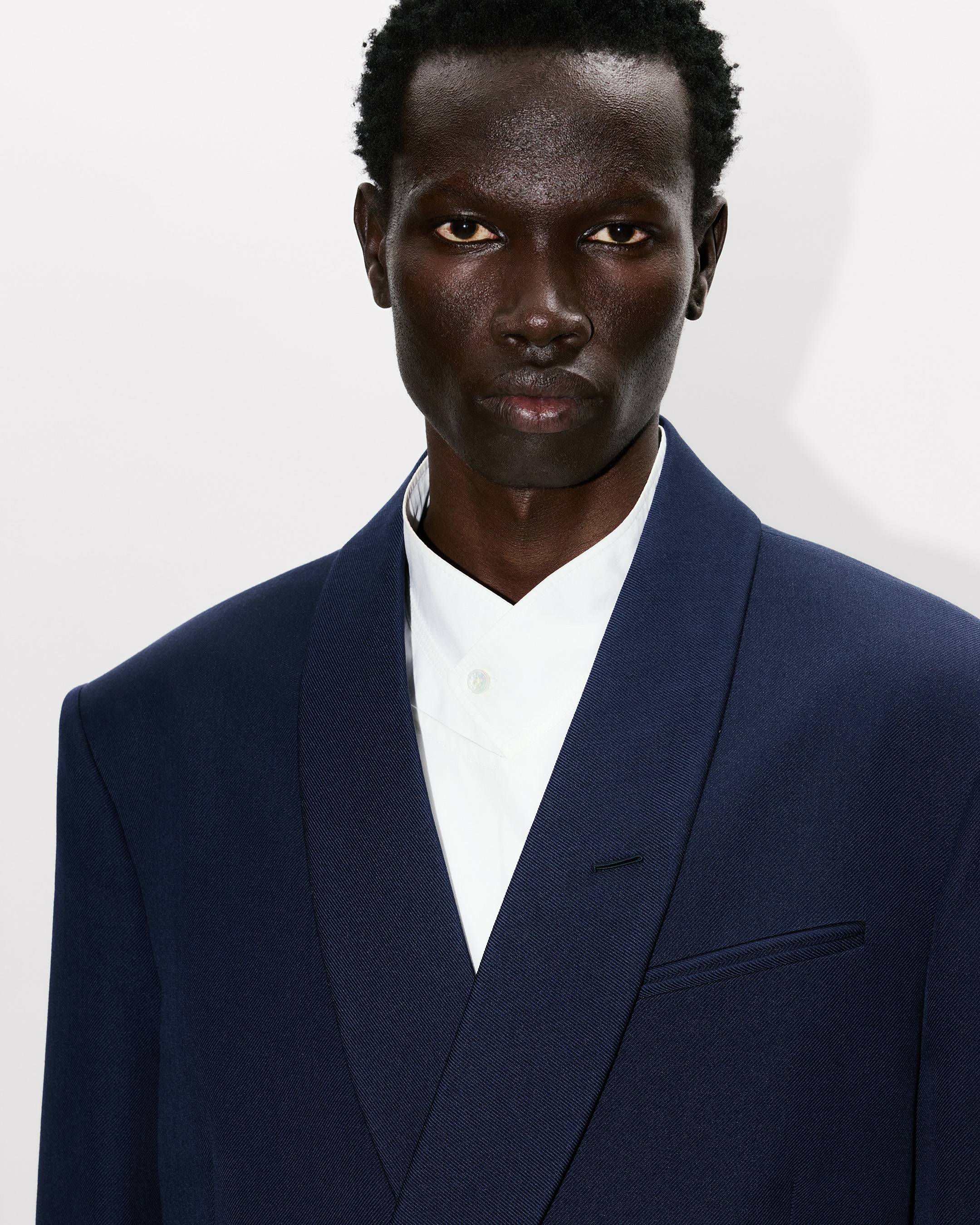 Shawl lapel tailored coat in virgin wool