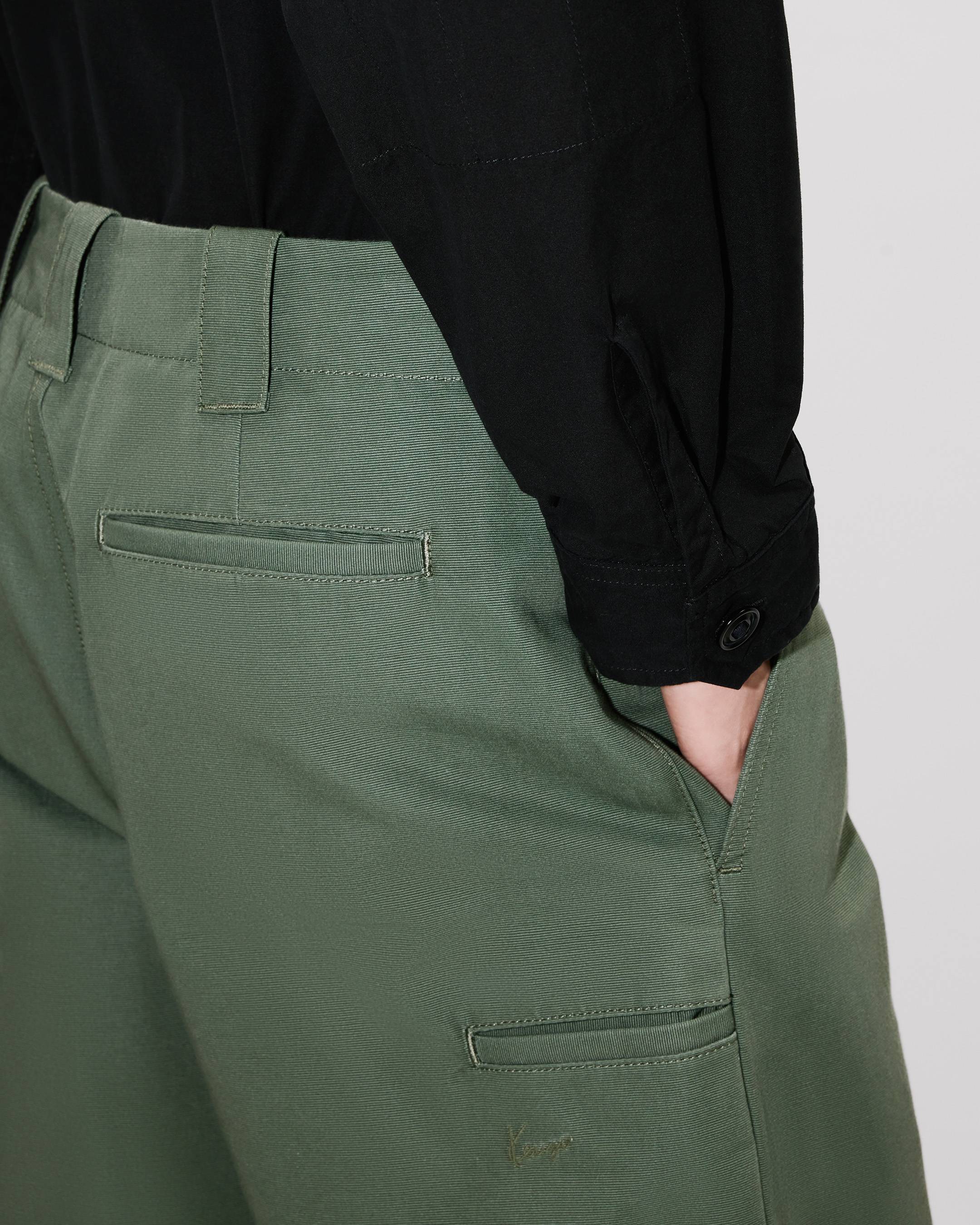 Chino con rodillas reforzadas en algod&oacute;n