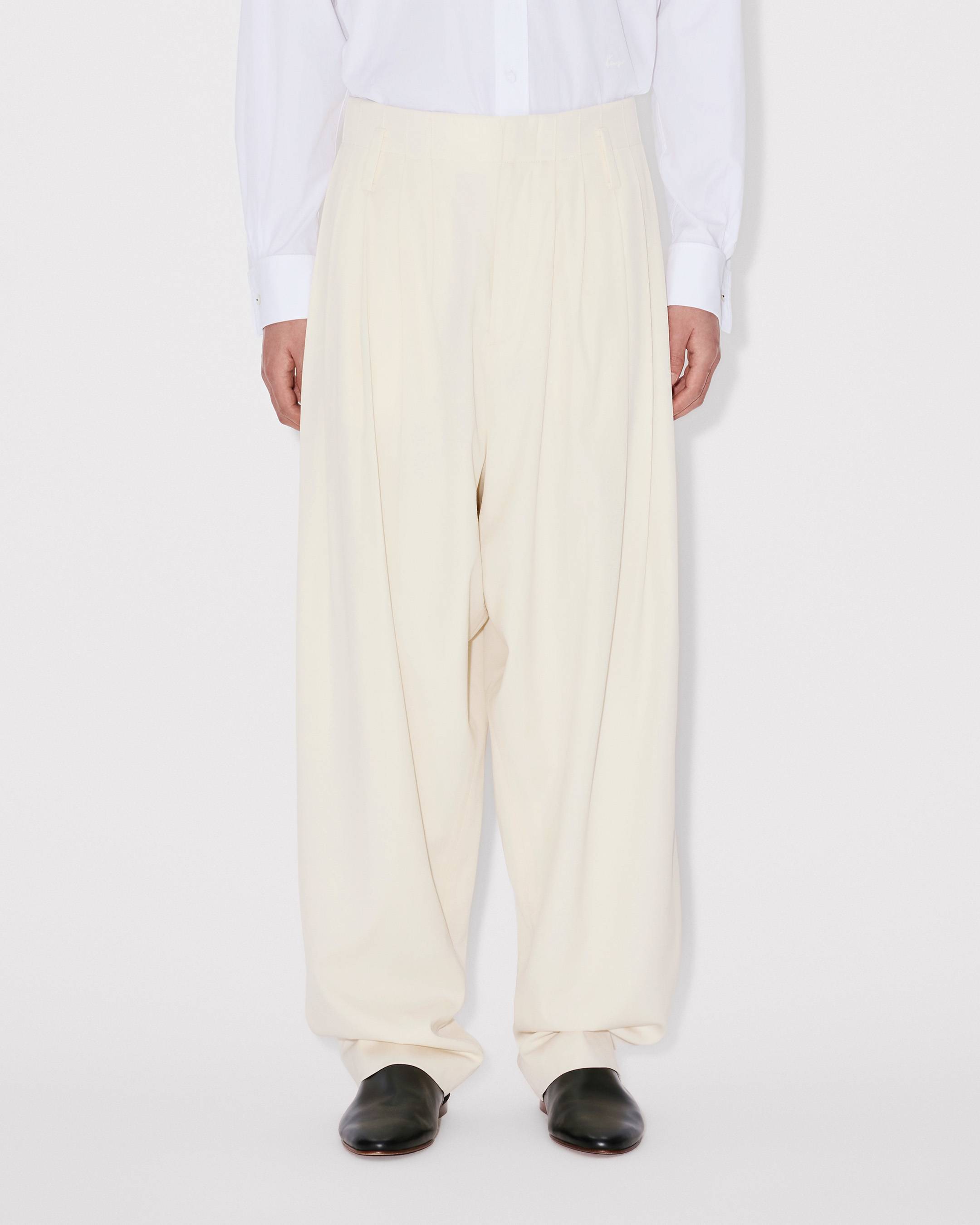 Pleated pants in virgin wool