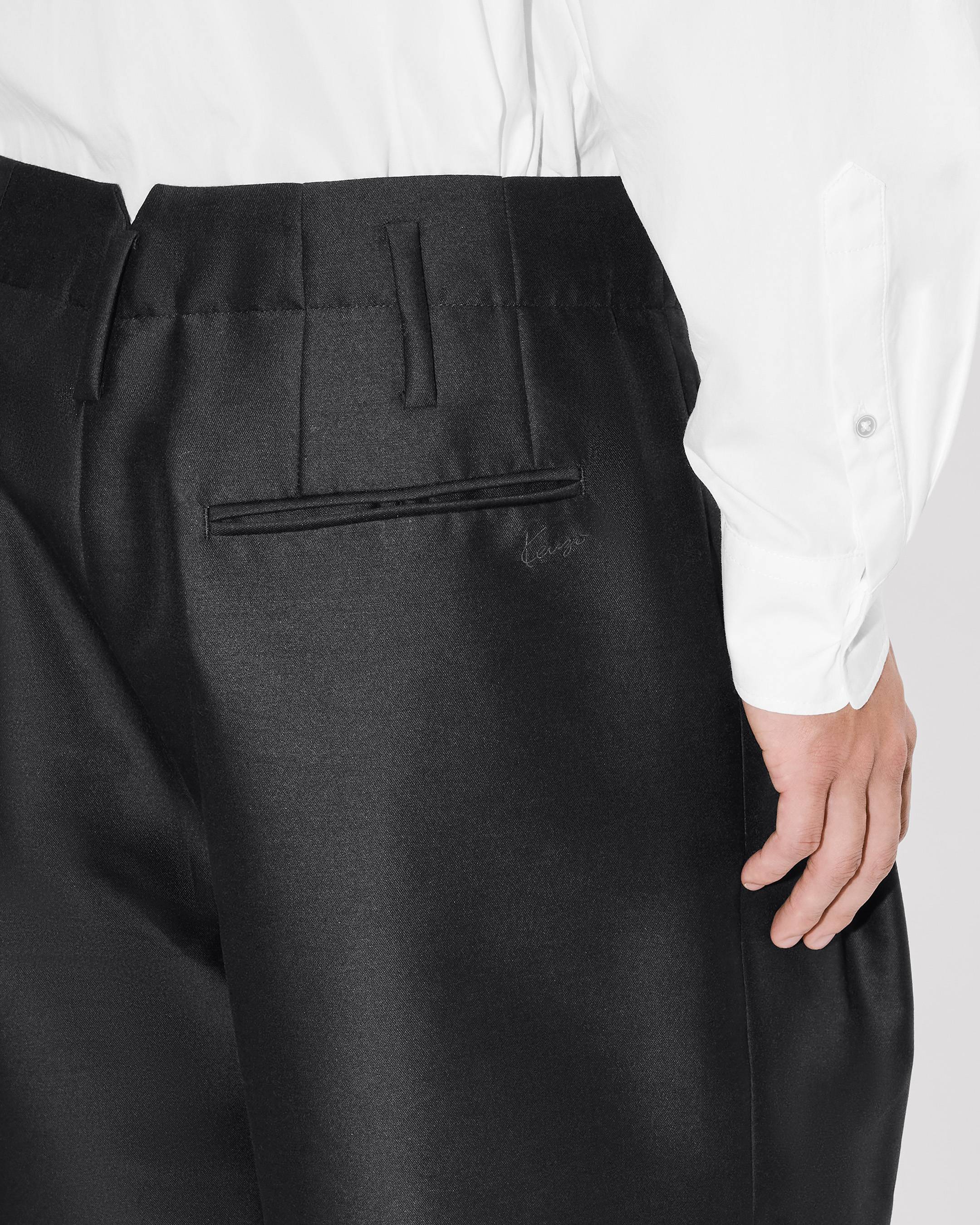 Tailored short in virgin wool and silk