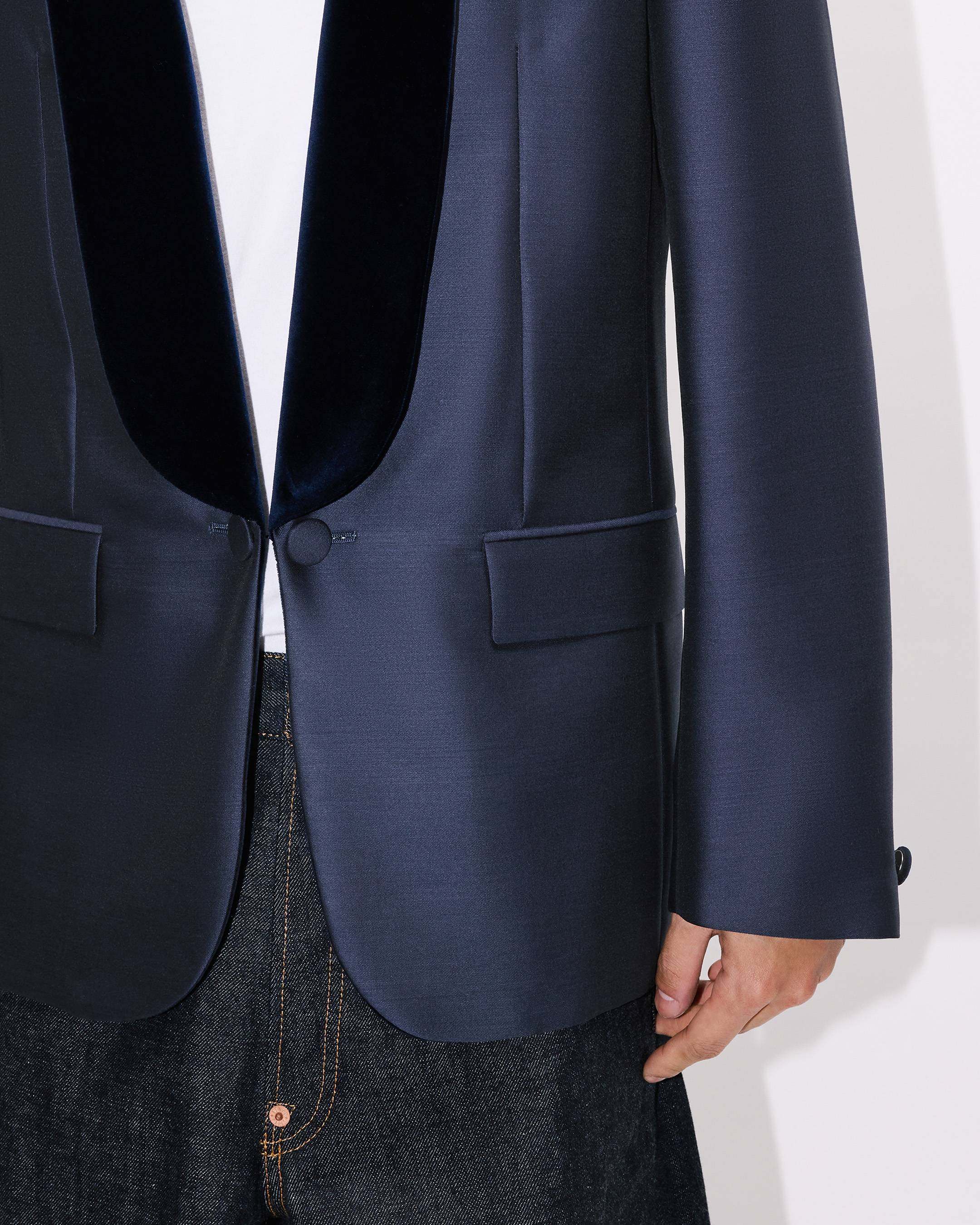 Shawl lapel jacket in virgin wool slik
