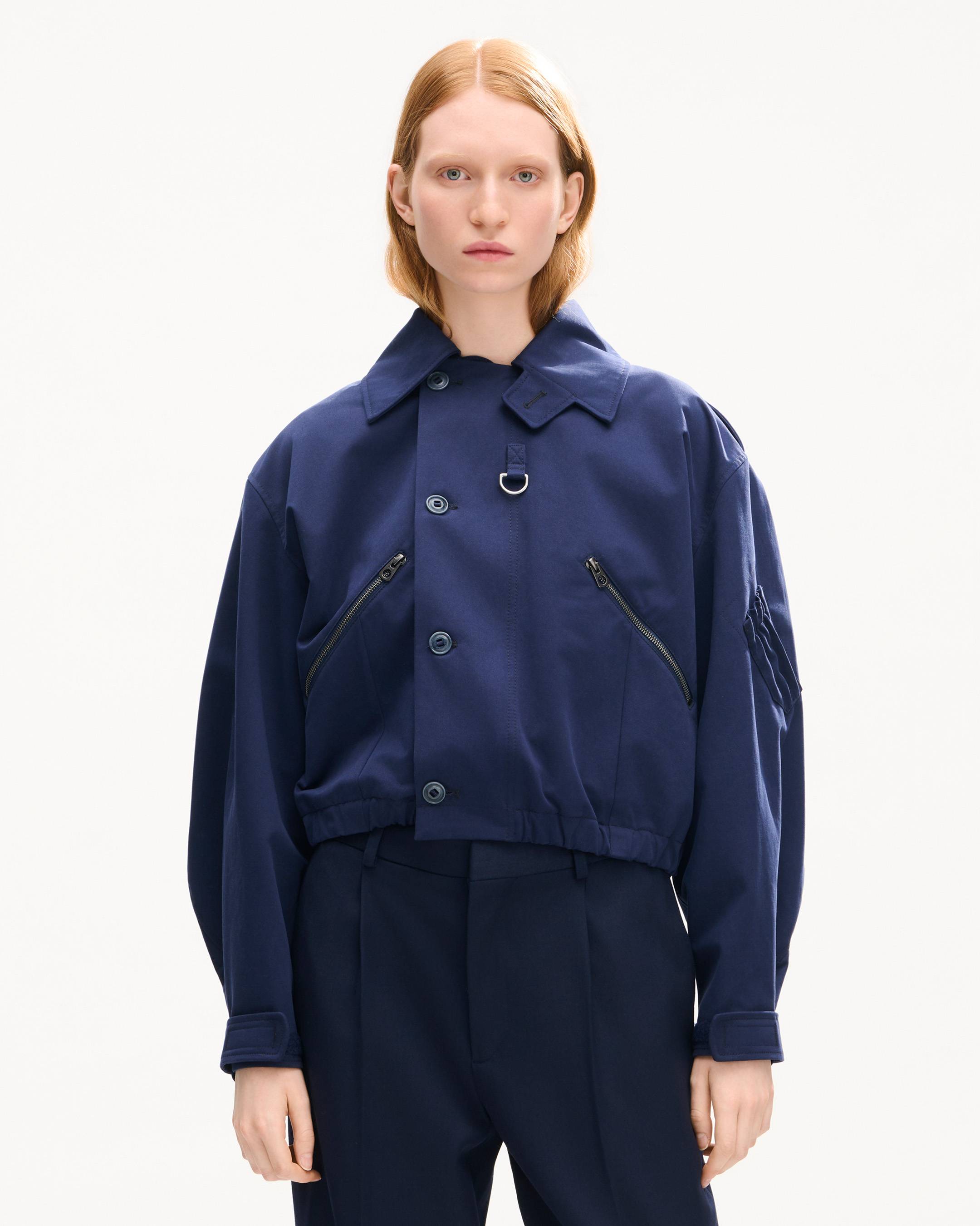 Kurze Bomberjacke im Military-Stil aus Baumwolltwill