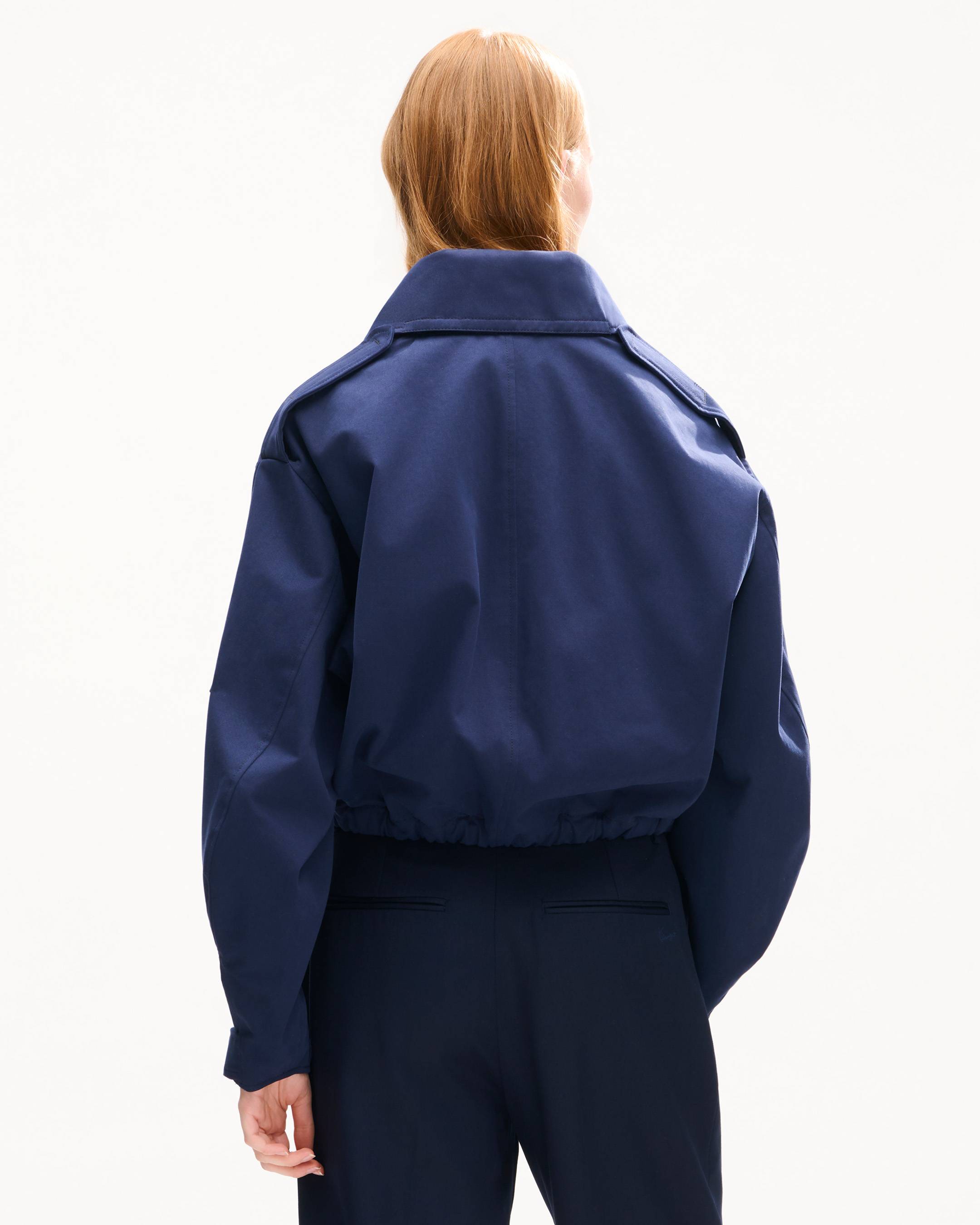 Kurze Bomberjacke im Military-Stil aus Baumwolltwill