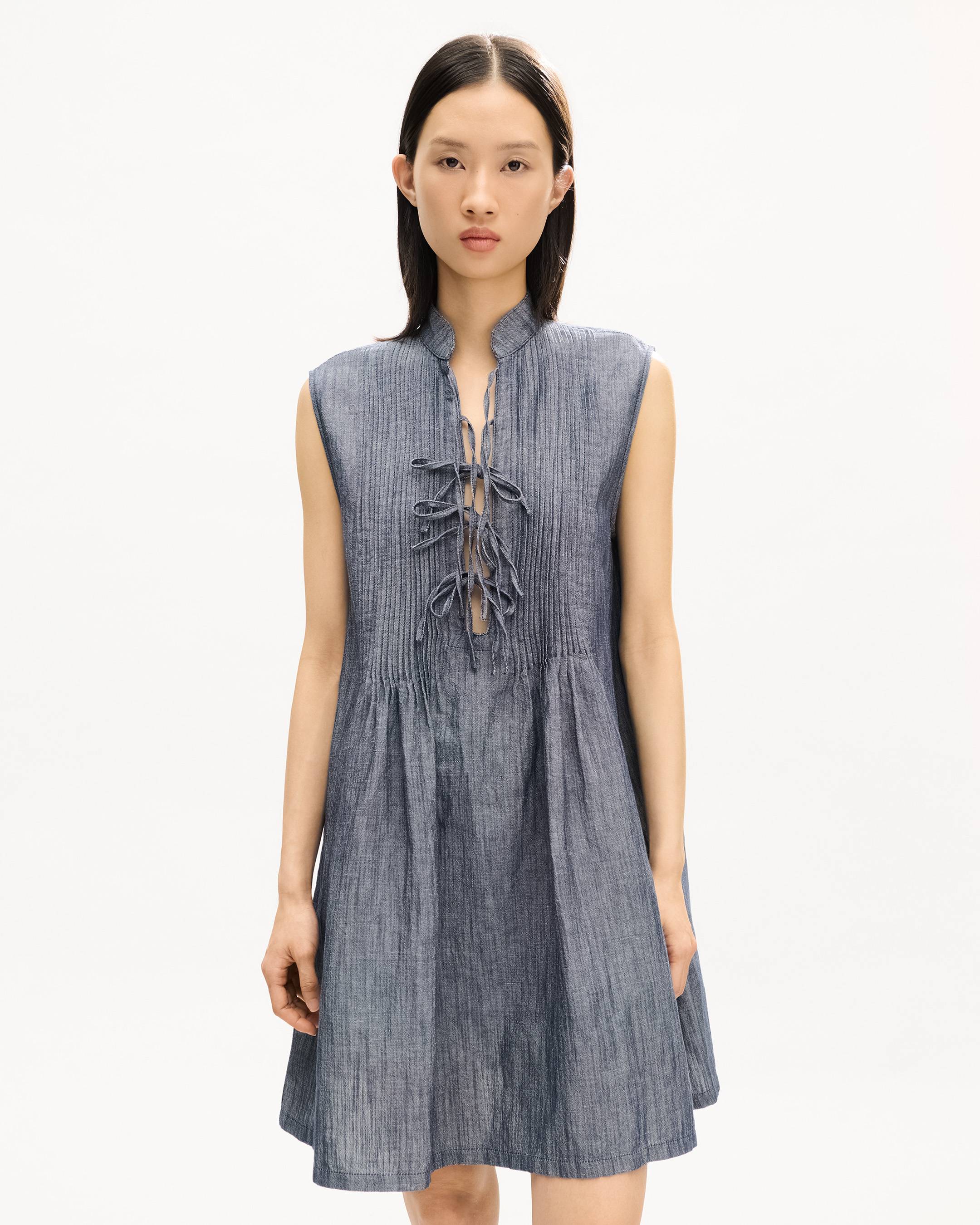 Kurzes Kleid aus gewaschenem Leinen-Denim-Mix