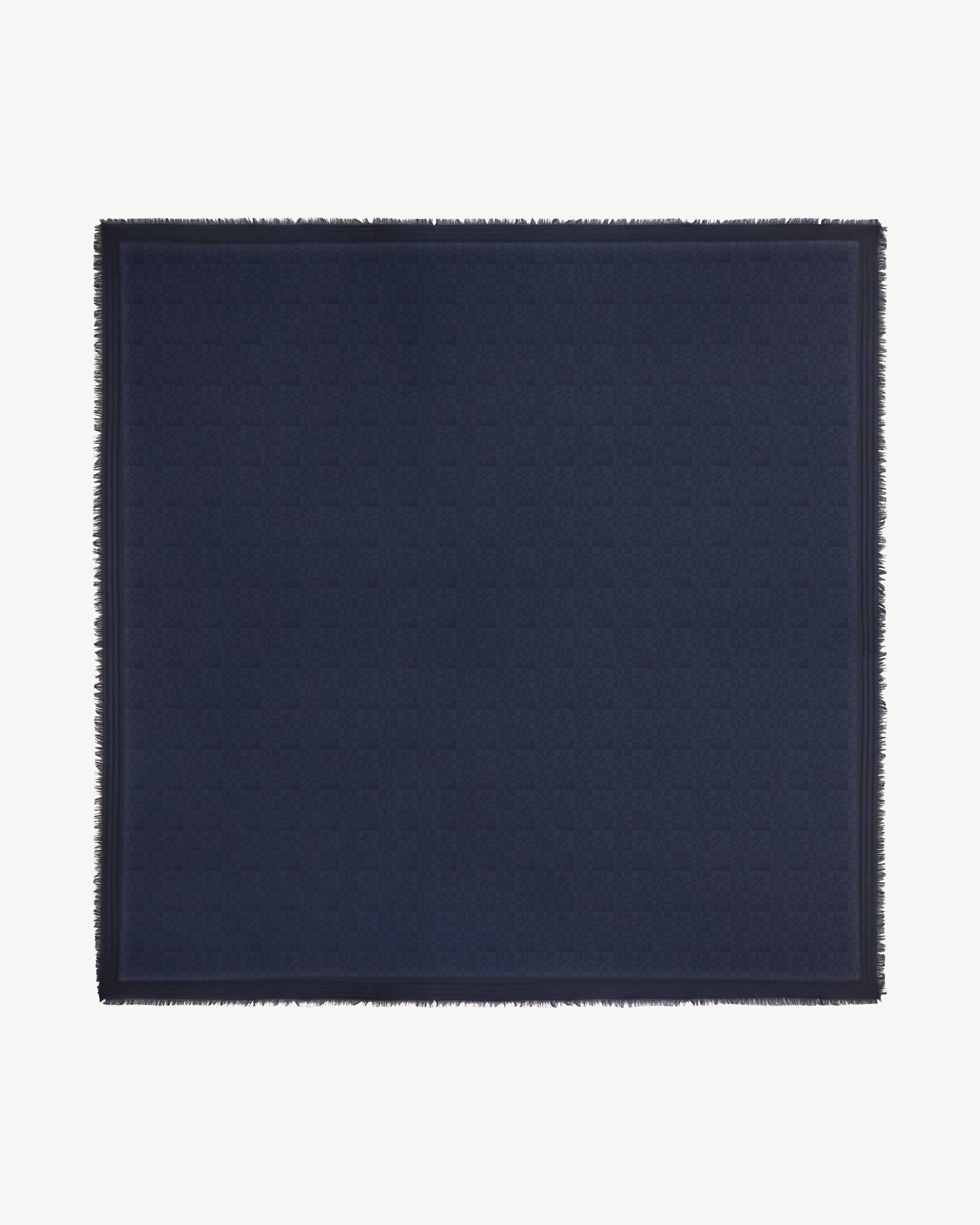 Pa&ntilde;uelo cuadrado grande en jacquard de seda y lana 'Kenzogram'