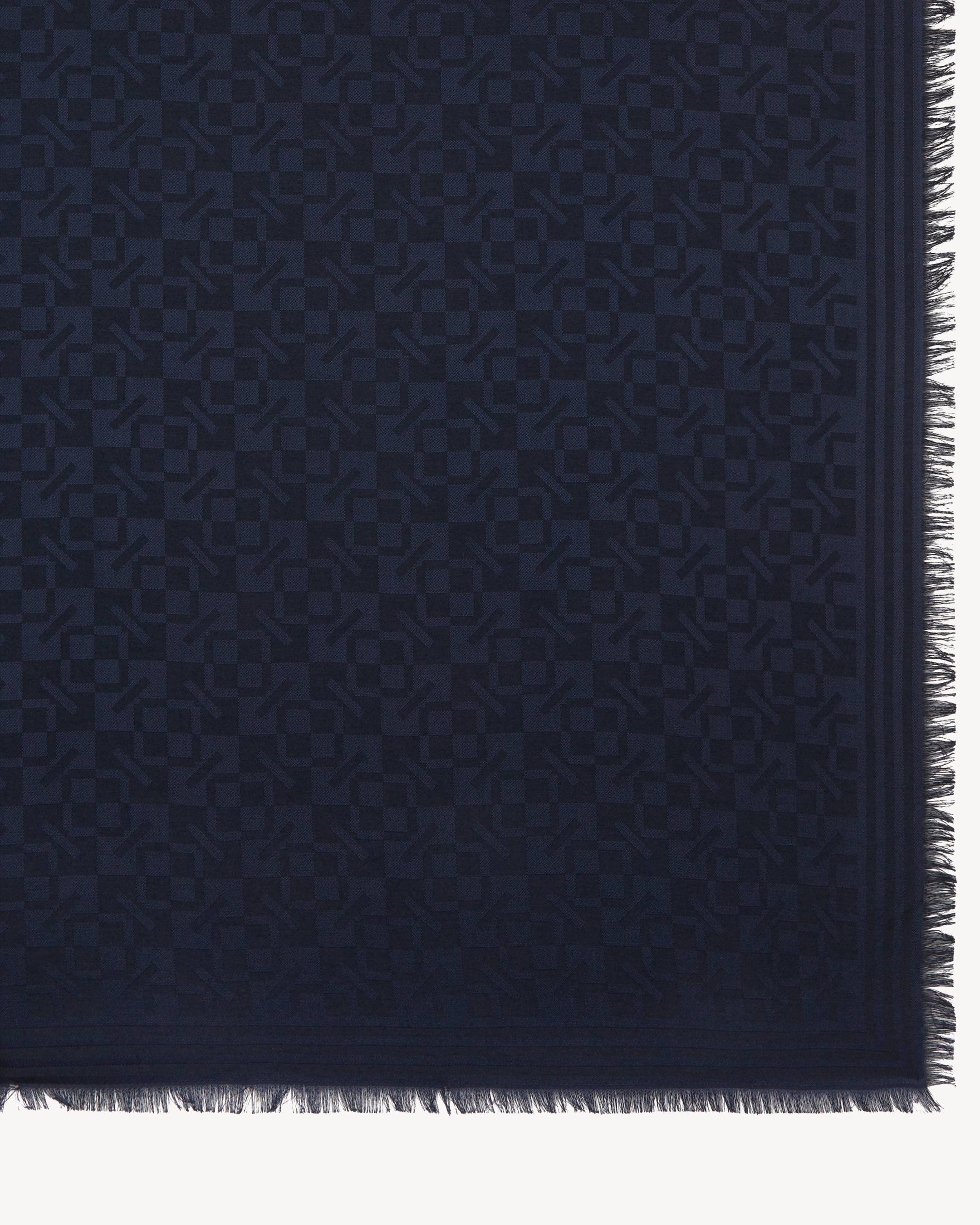 Pa&ntilde;uelo cuadrado grande en jacquard de seda y lana 'Kenzogram'