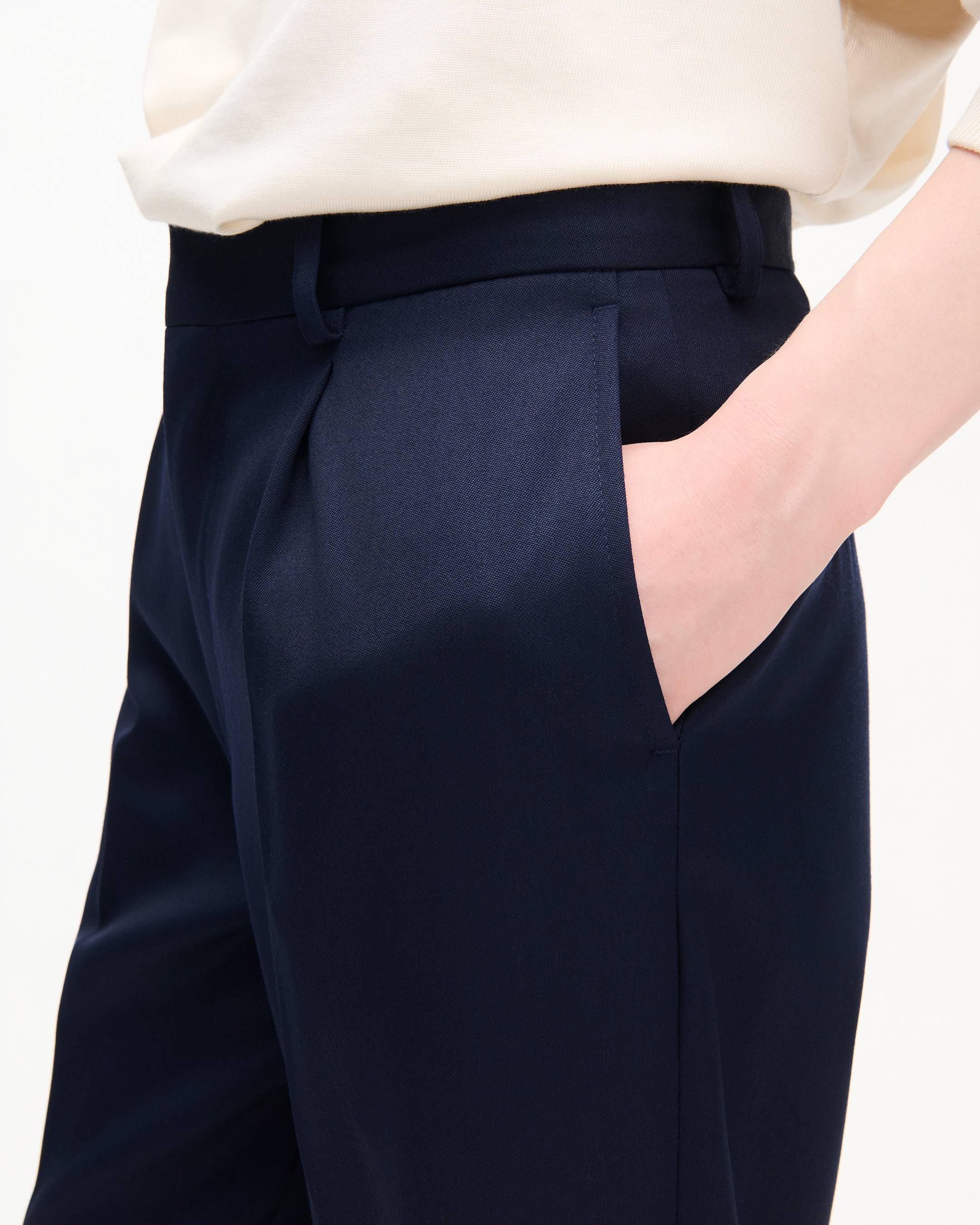 Tailored tapered pants in virgin wool