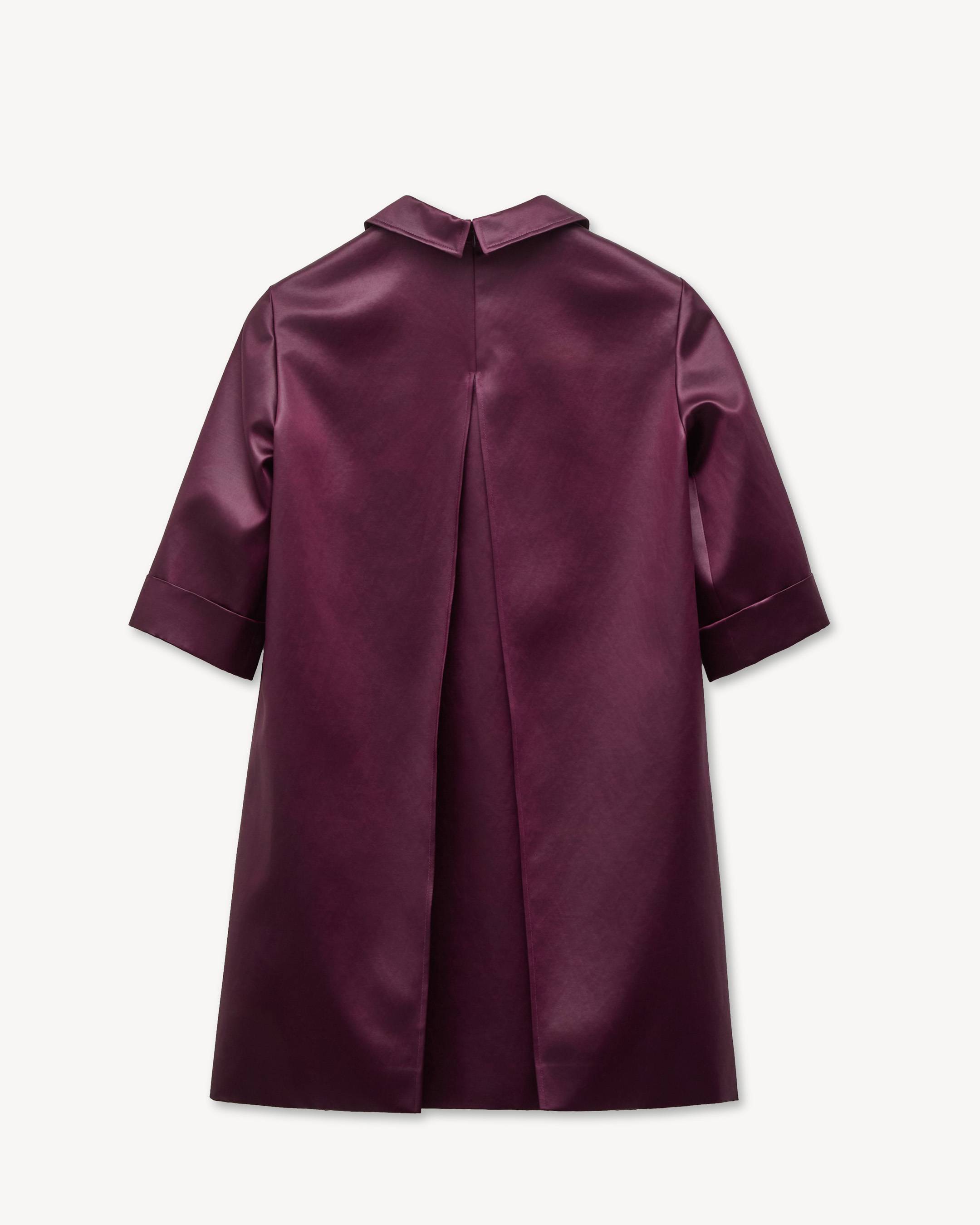 Kurzes Kleid aus Satin