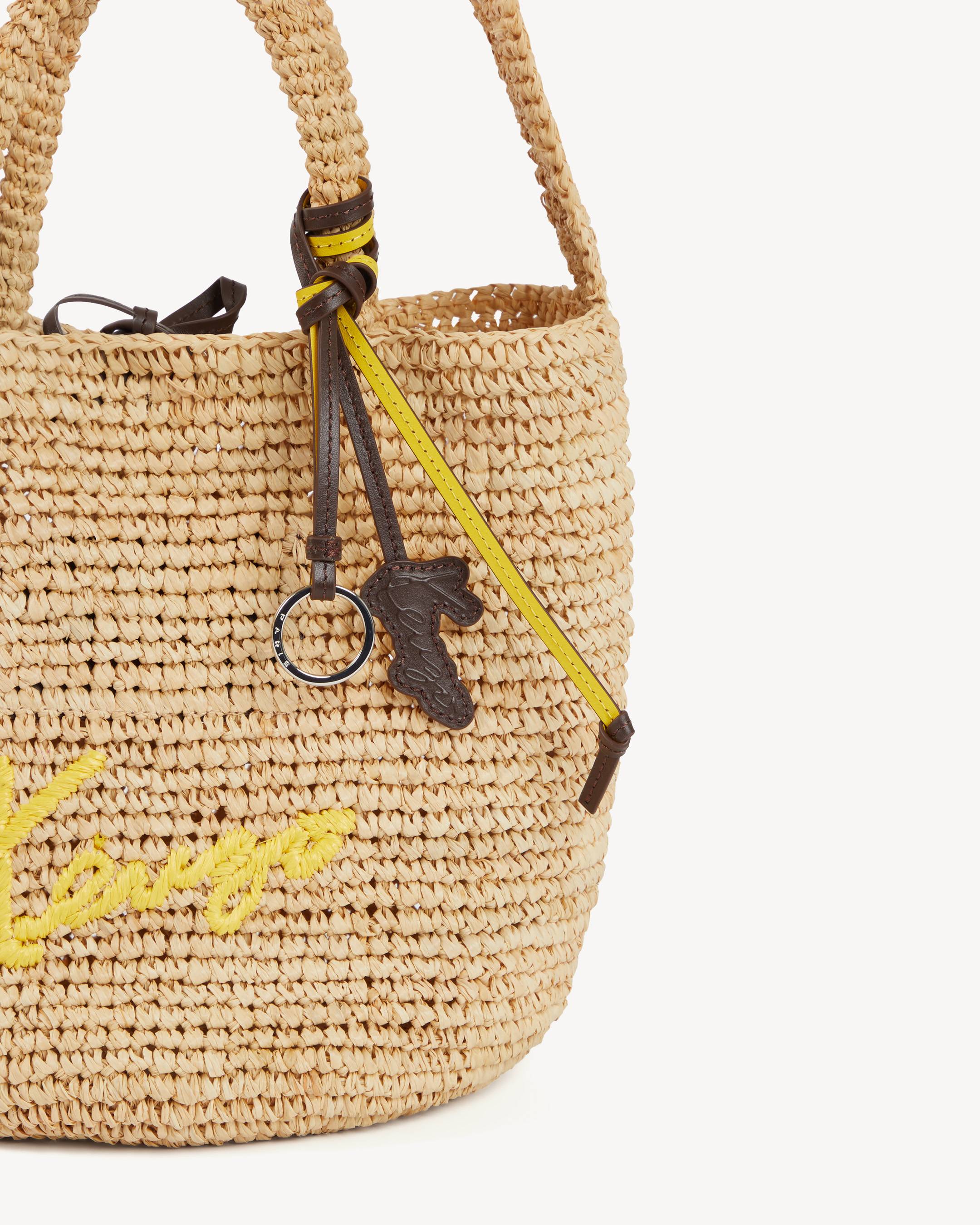 Small basket in raffia