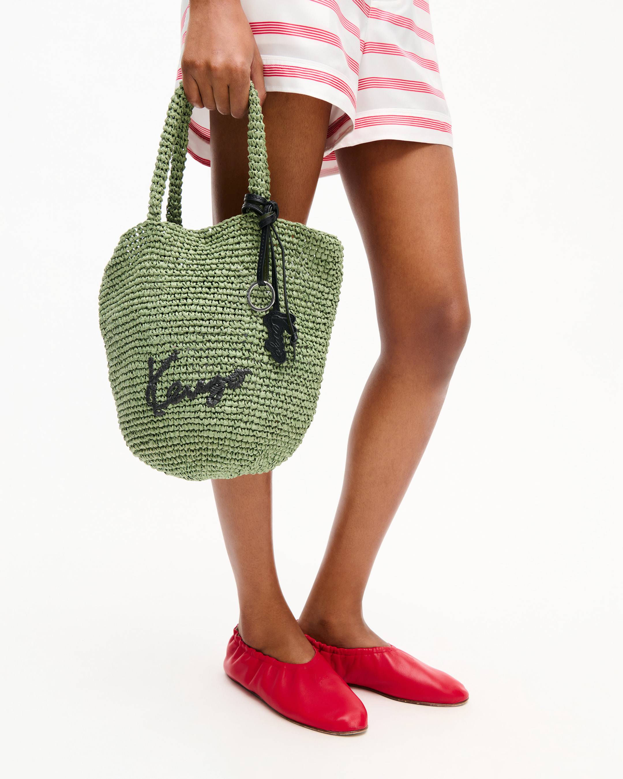 Small basket in raffia