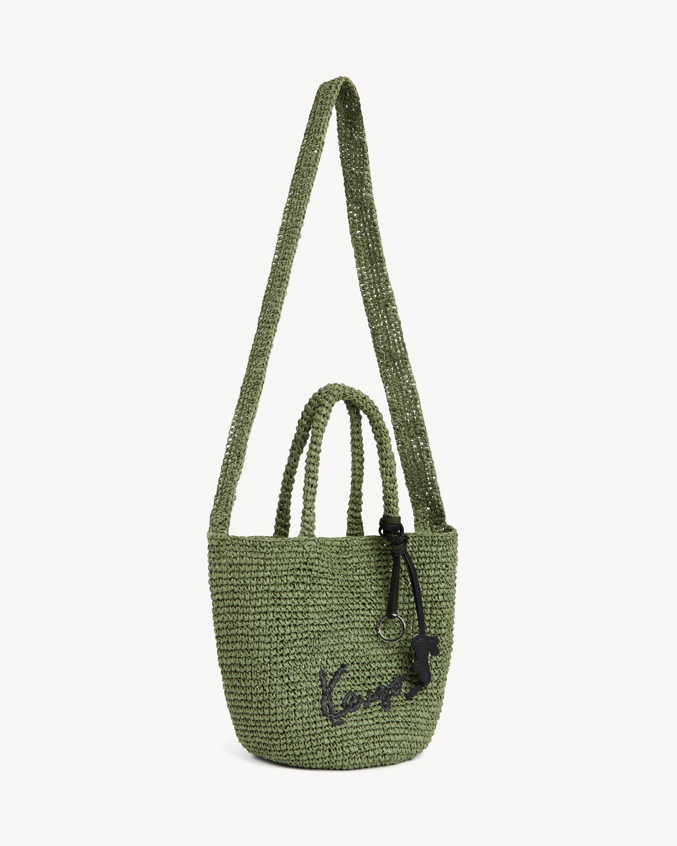 Small basket in raffia