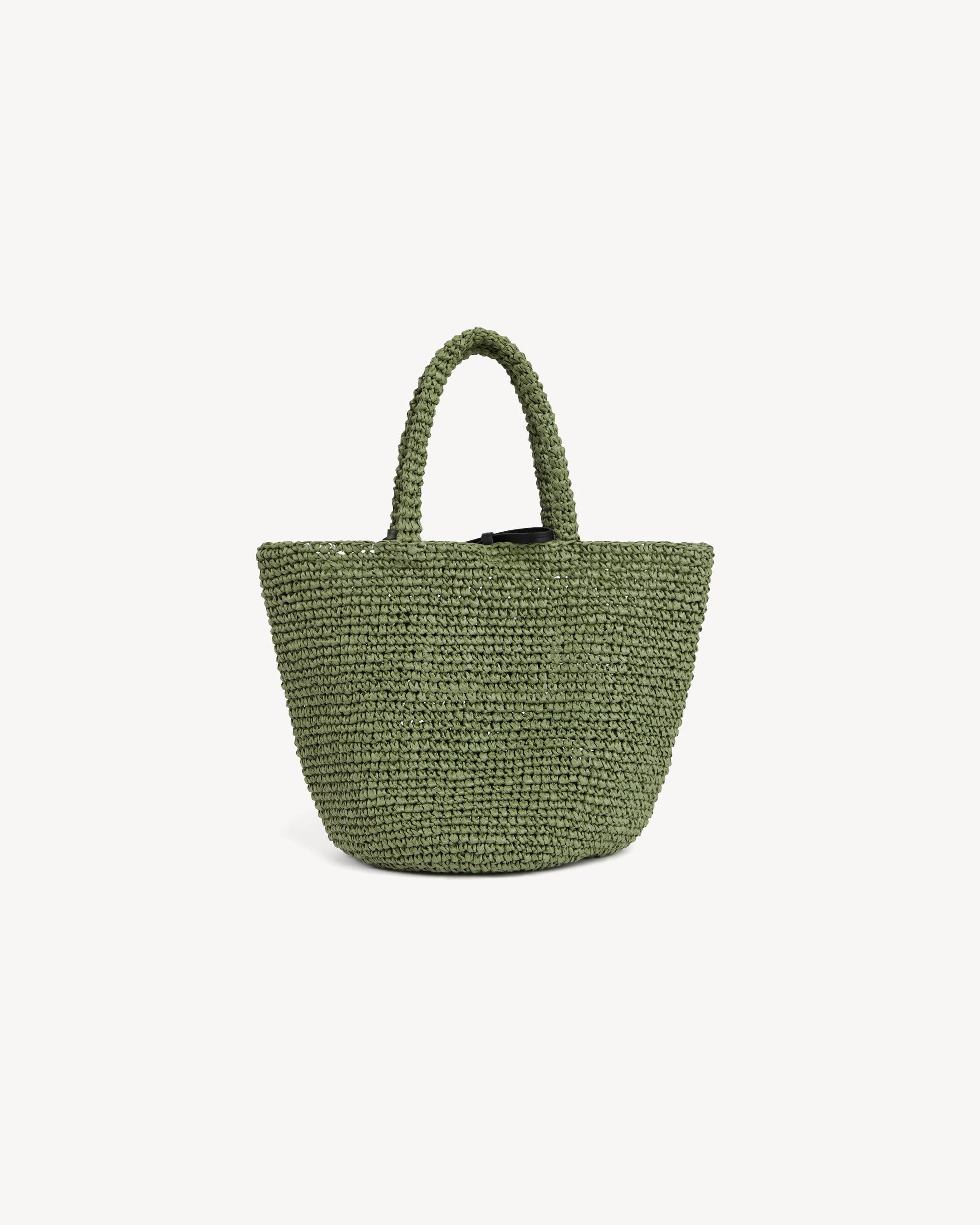 Small basket in raffia
