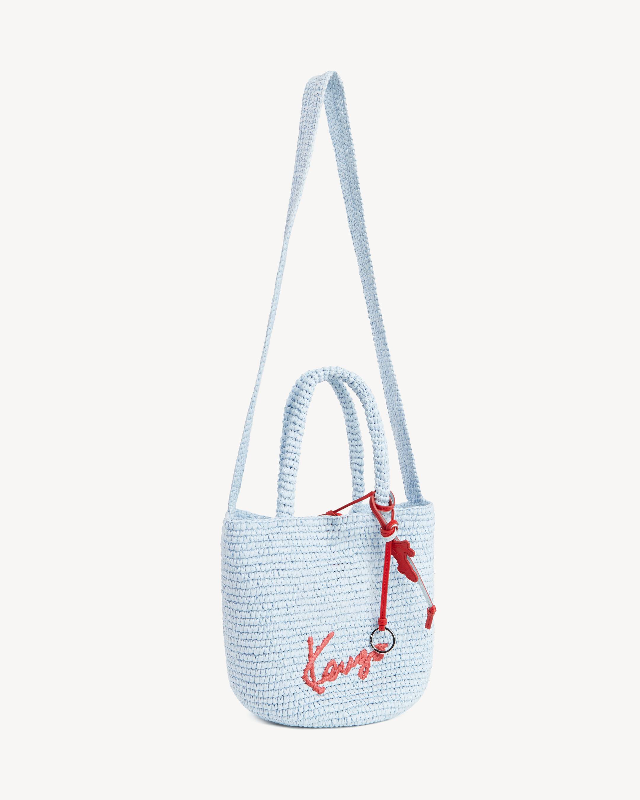 Small basket in raffia