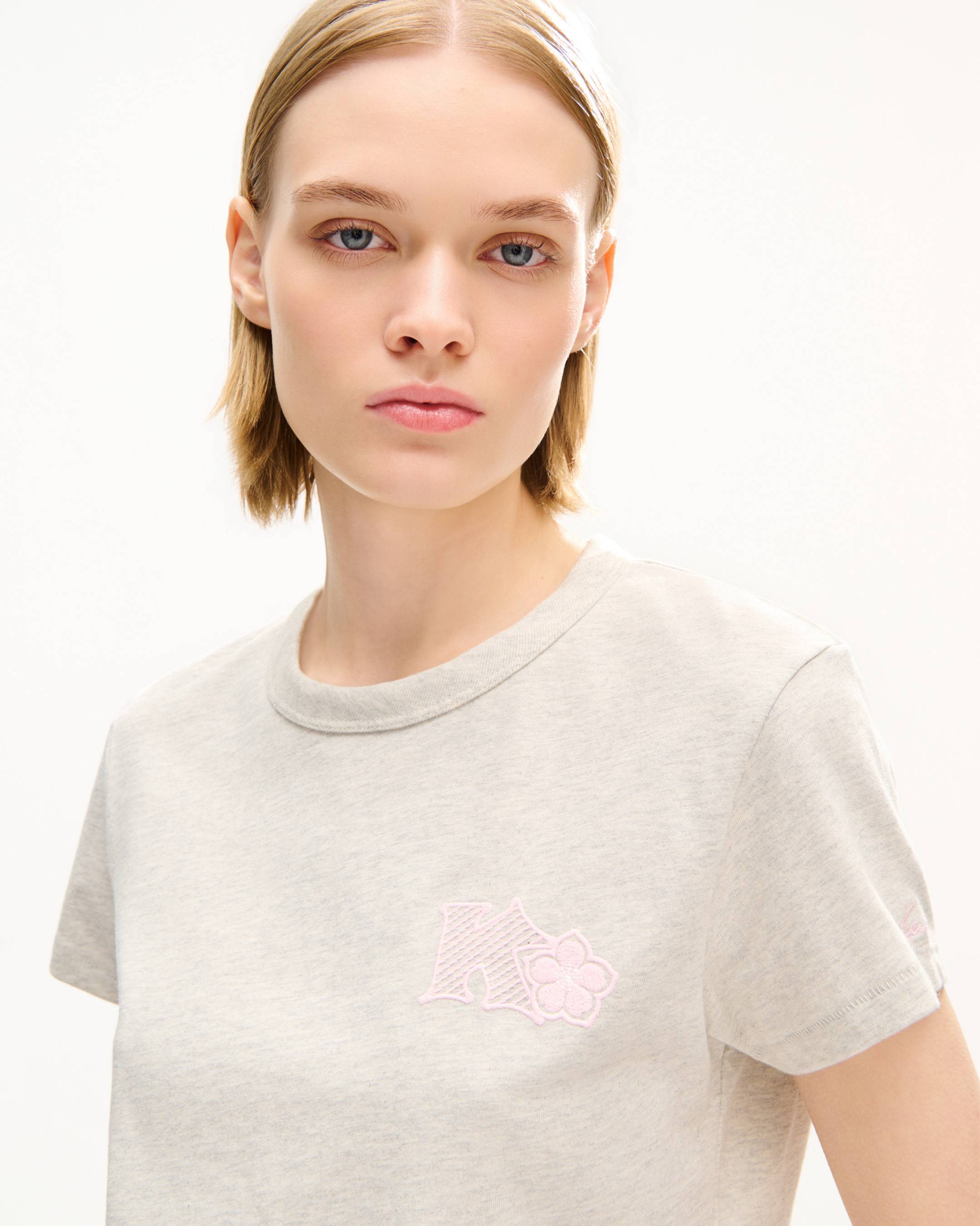 T-Shirt mit &bdquo;KENZO Paris Emblem&ldquo;-Stickerei in kleiner Passform aus Baumwolle