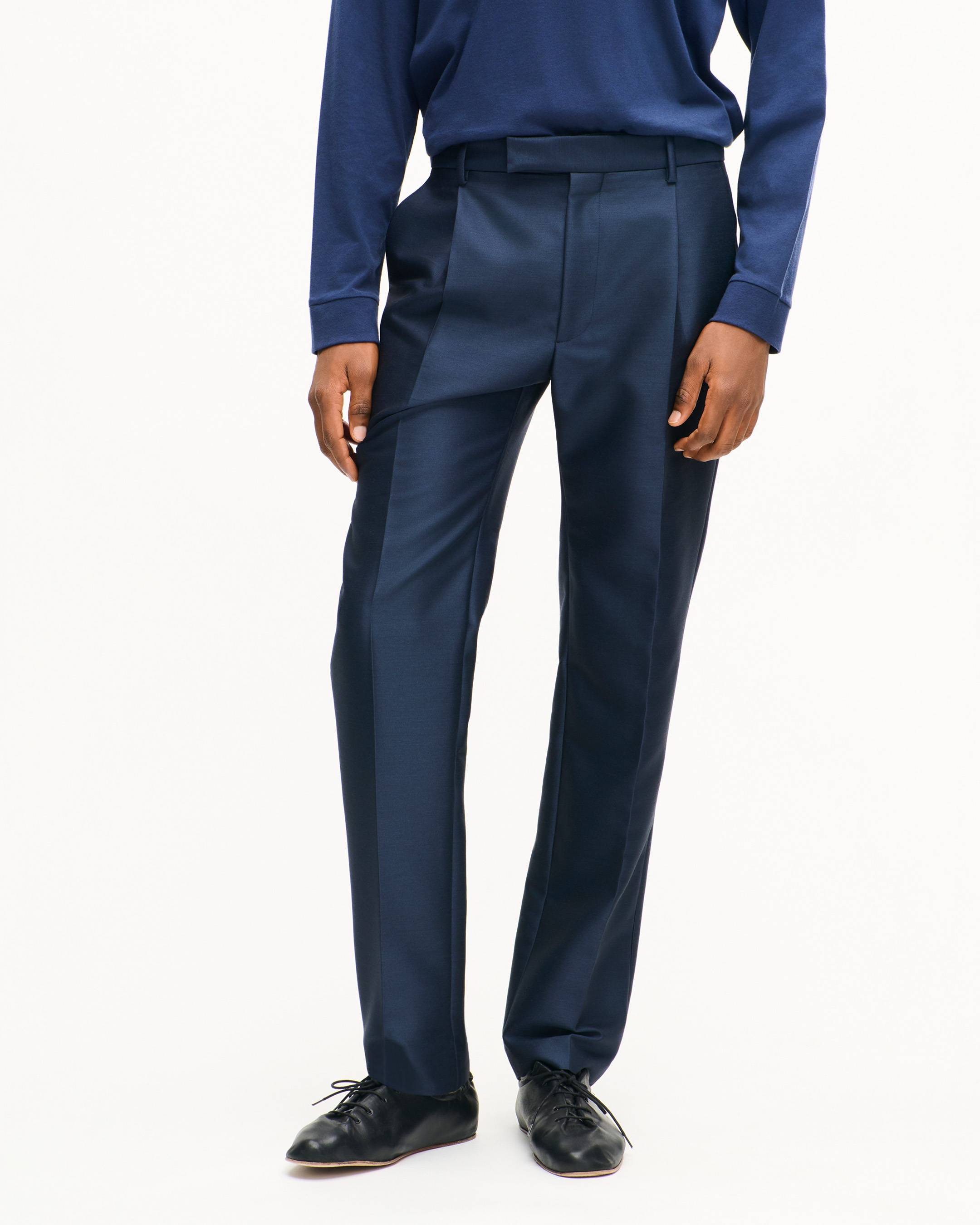 Tapered tailored pants in virgin wool and silk