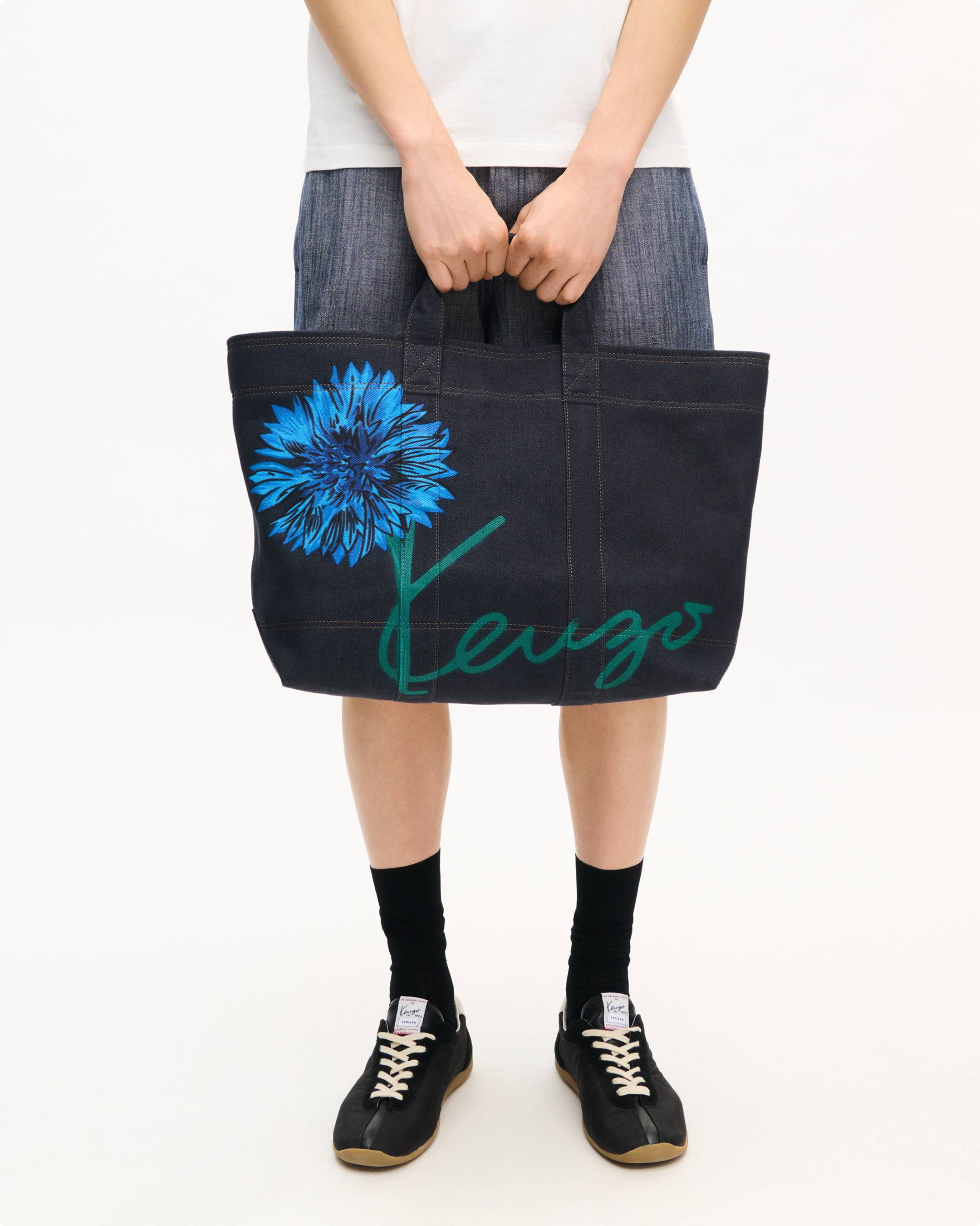 Grand tote bag 'KENZO Tulip' en serg&eacute; fa&ccedil;on denim