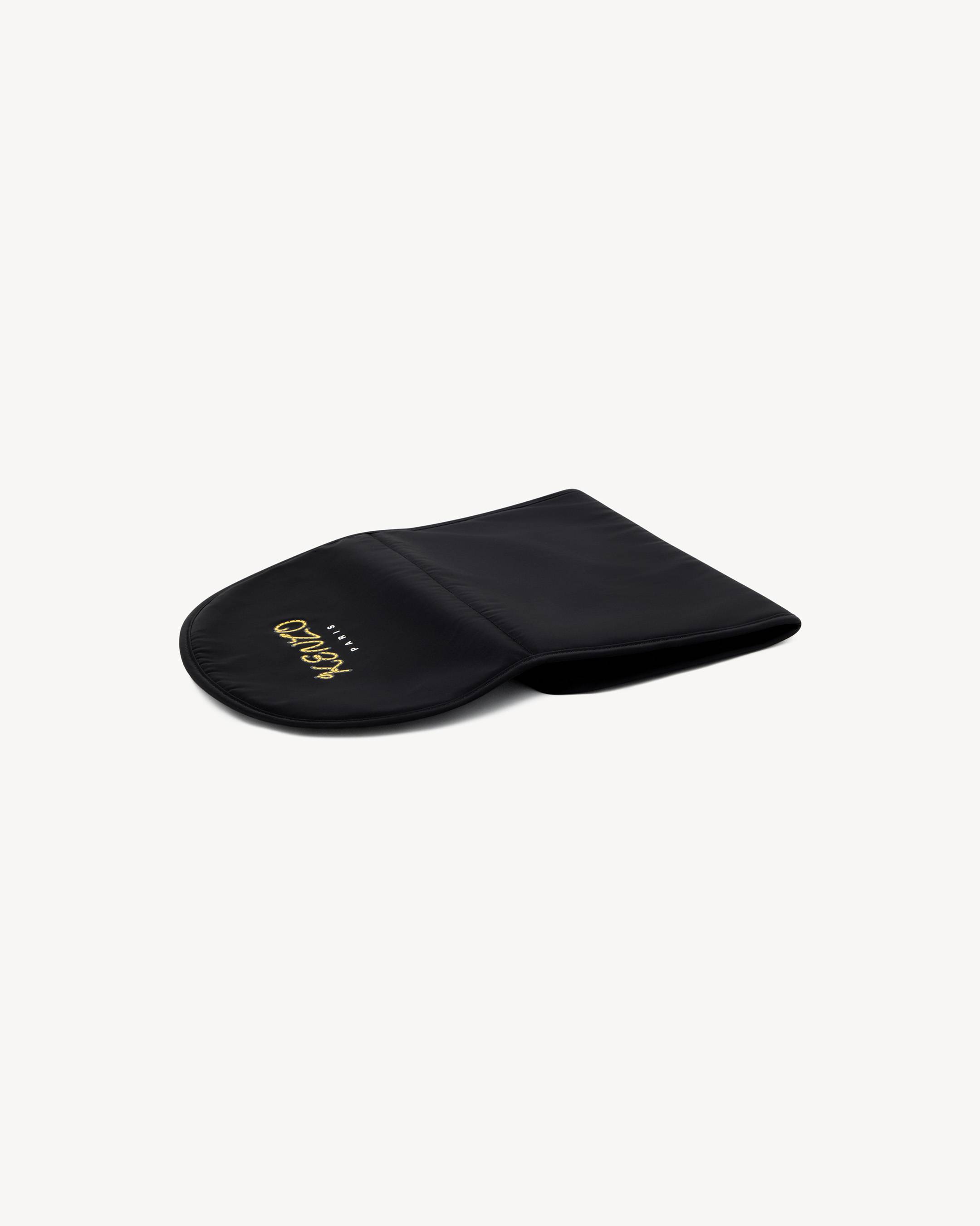 Changing back in water-repellent nylon