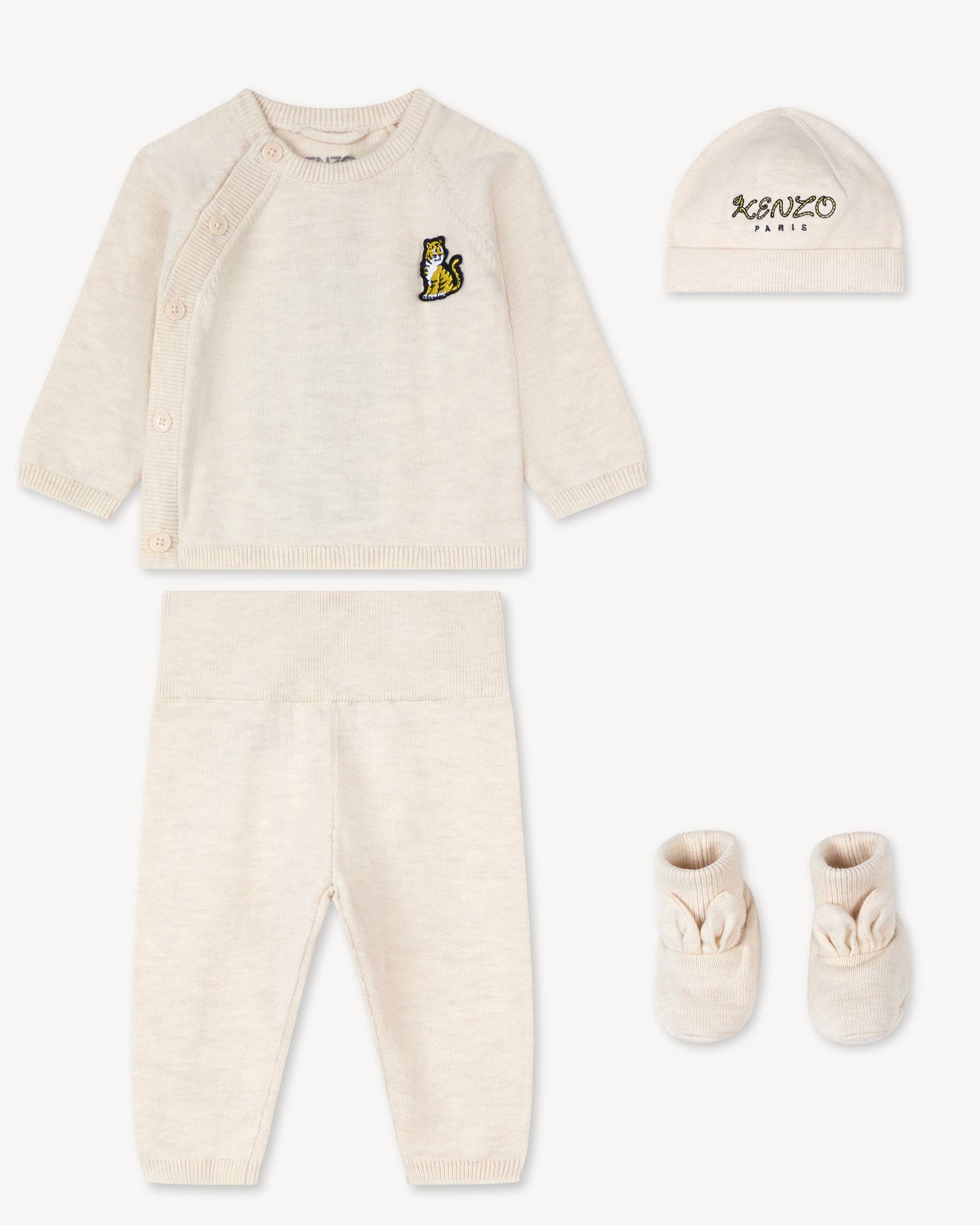 Newborn knitted set